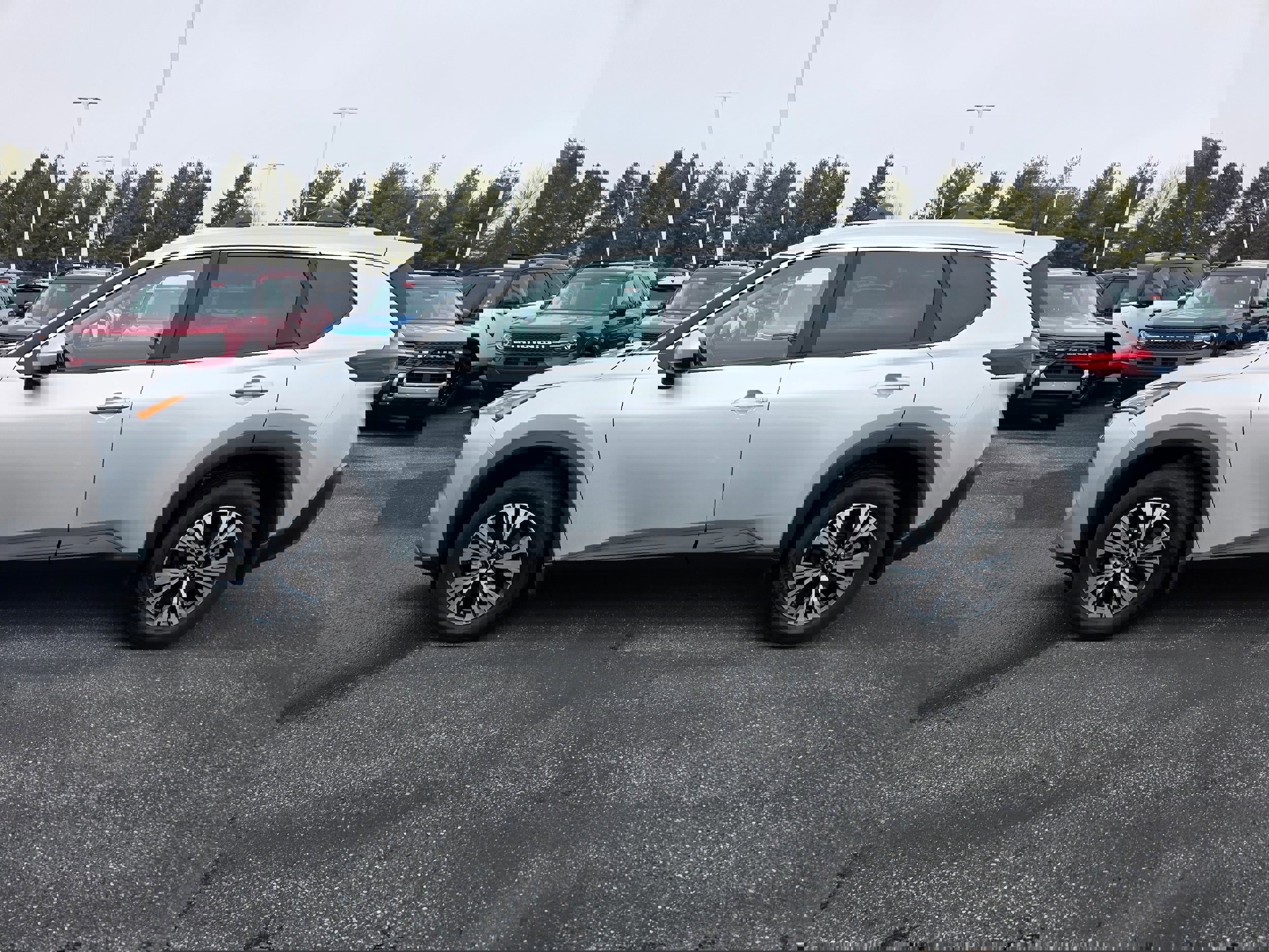 Used 2023 Nissan Rogue SV w/ SV Premium B Package image 6