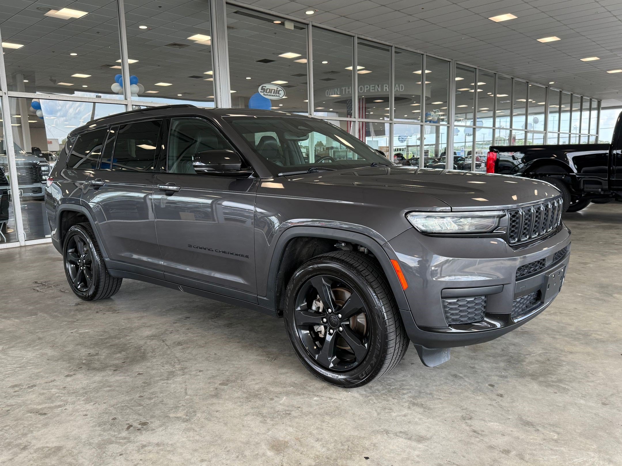 Used 2021 Jeep Grand Cherokee L Laredo AWD/4WD image 7