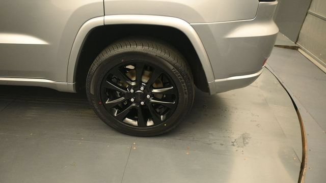 Used 2020 Jeep Grand Cherokee Altitude AWD/4WD image 9