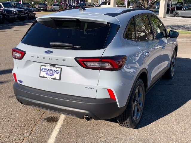 Certified 2025 Ford Escape ST-Line Select AWD/4WD image 5