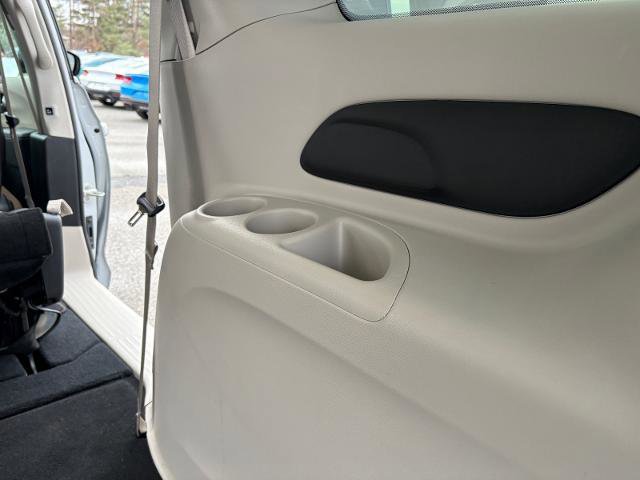 Used 2024 Chrysler Pacifica Touring-L image 37