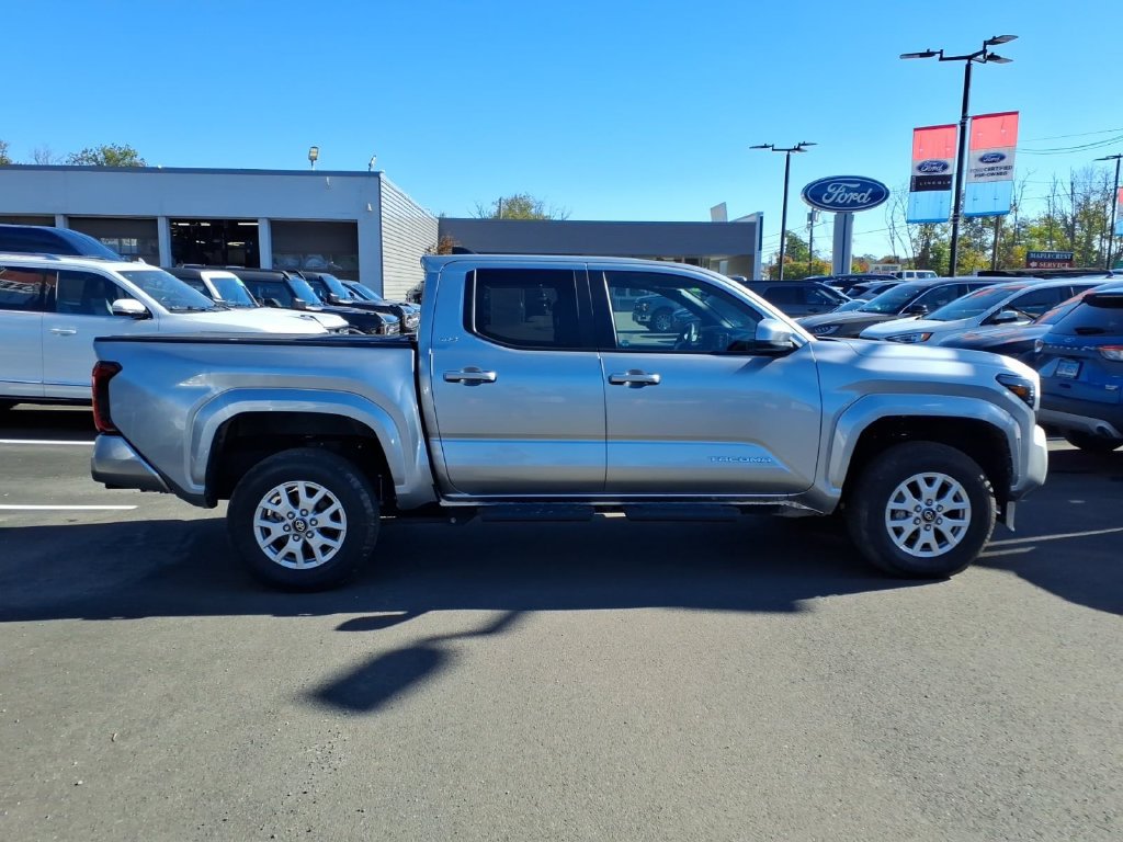 Used 2024 Toyota Tacoma SR5 AWD/4WD image 19