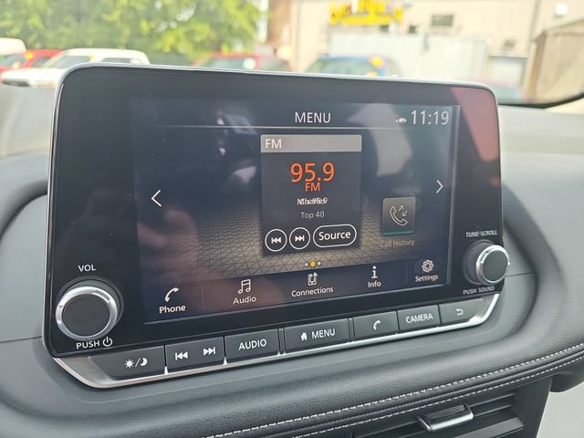 Used 2025 Nissan Rogue SV FWD image 23
