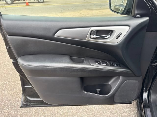 Used 2018 Nissan Pathfinder SL AWD/4WD image 14