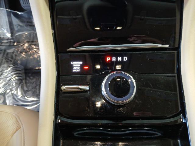 Used 2022 Jeep Grand Cherokee L Limited w/ Luxury Tech Group II image 16