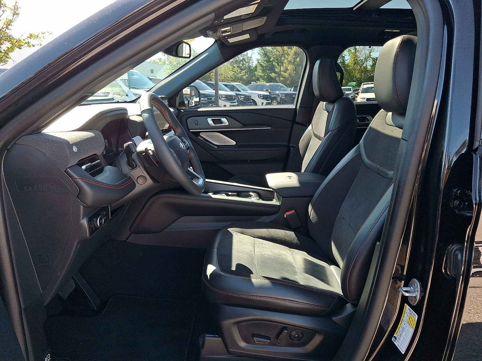 Certified 2025 Ford Explorer ST AWD/4WD image 18