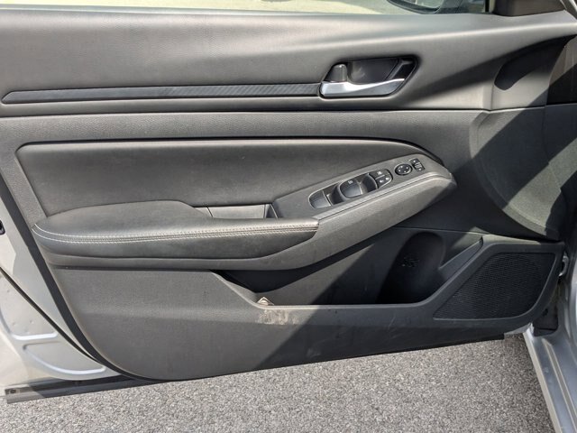 Used 2024 Nissan Altima 2.5 SV FWD image 13