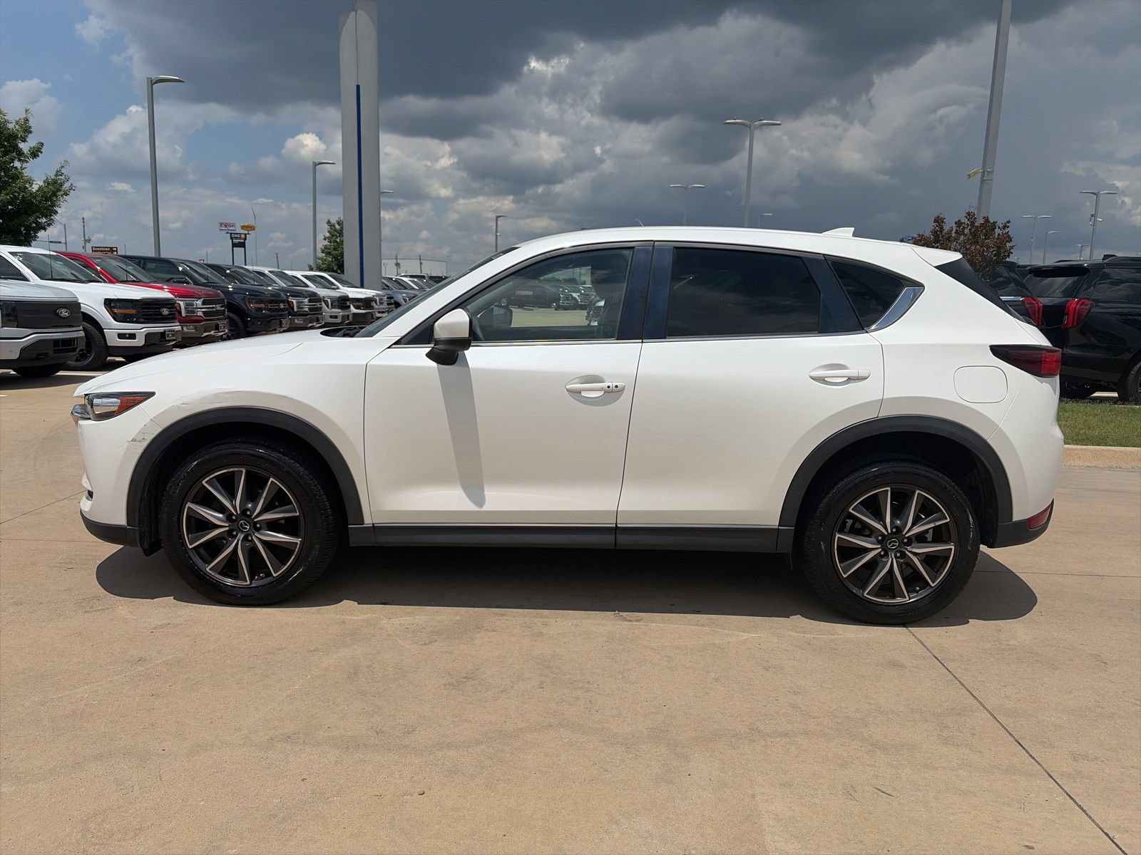 Used 2018 MAZDA CX-5 Touring FWD image 2
