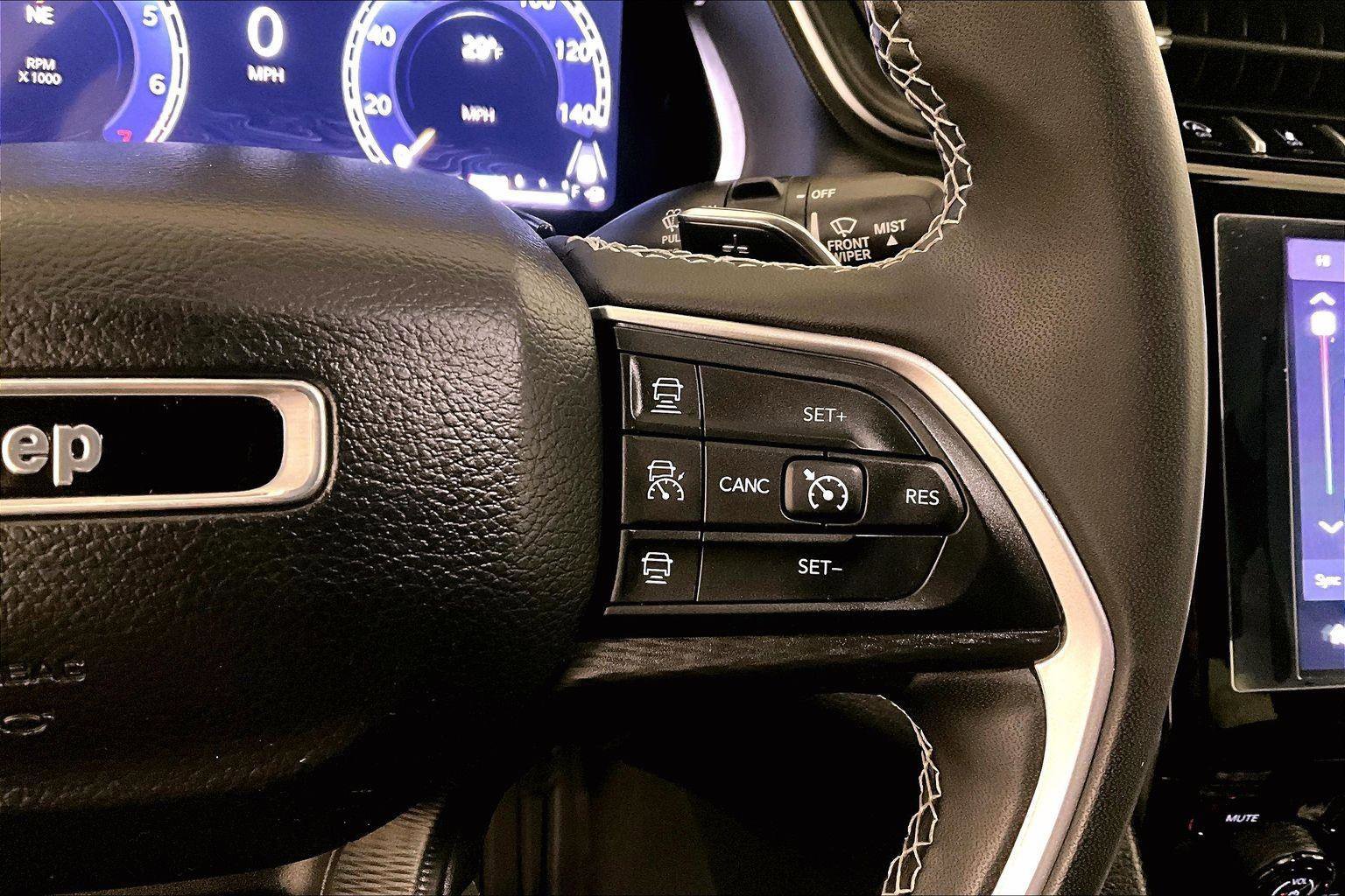 Used 2023 Jeep Grand Cherokee L Laredo image 18