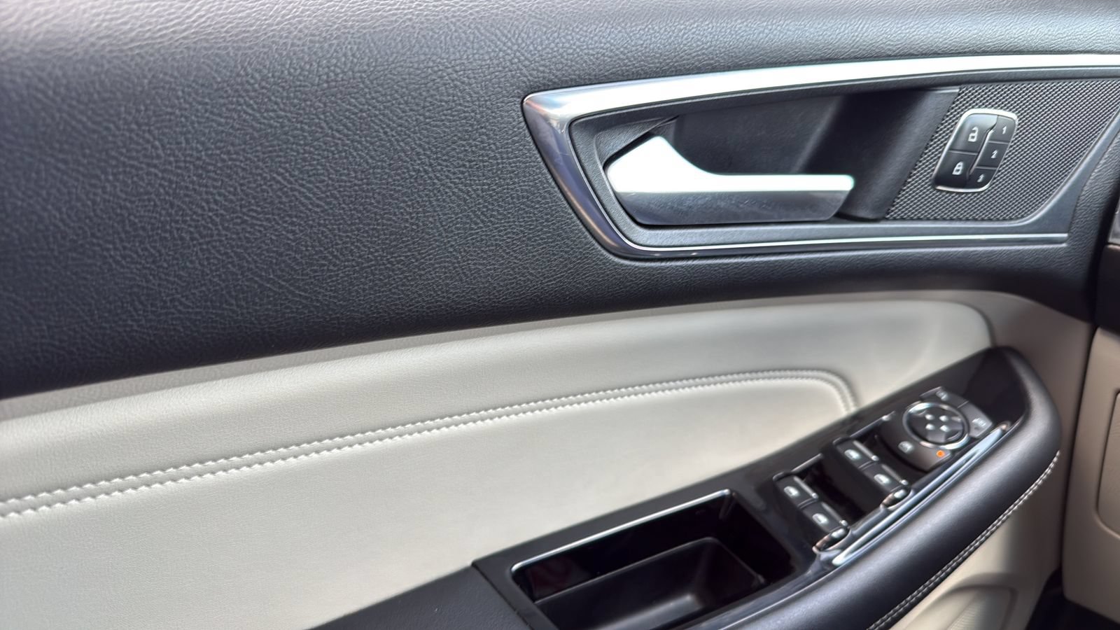Certified 2018 Ford Edge Titanium w/ Equipment Group 301A FWD image 10