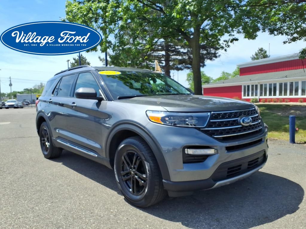 Certified 2024 Ford Explorer XLT w/ Equipment Group 202A AWD/4WD image 4