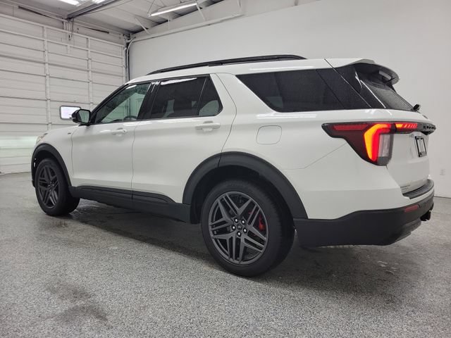 Certified 2025 Ford Explorer ST-Line w/ ST-Line Street Pack AWD/4WD image 4
