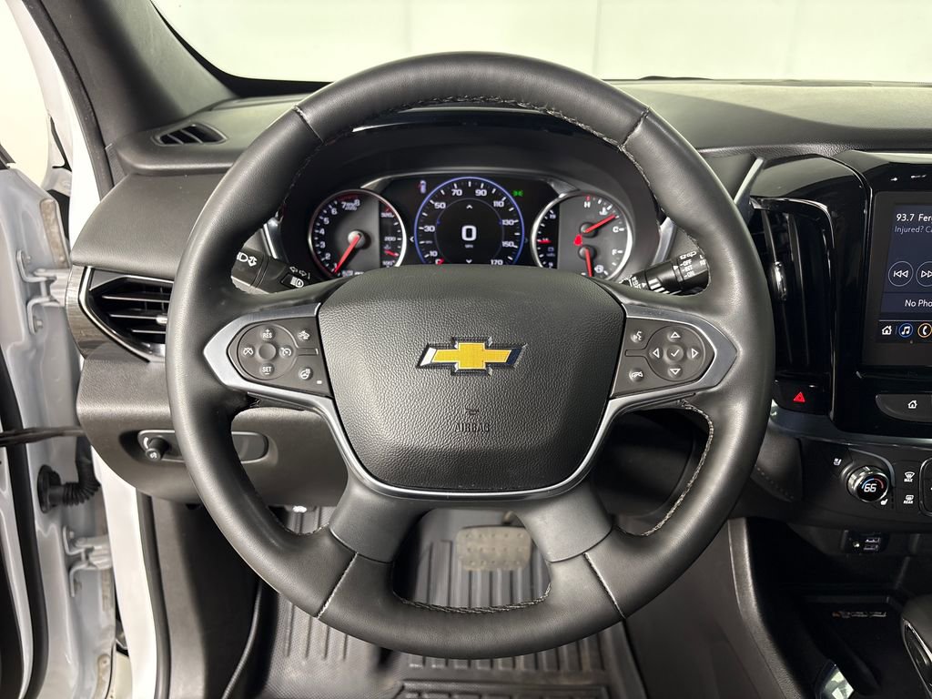 Used 2023 Chevrolet Traverse High Country FWD image 17