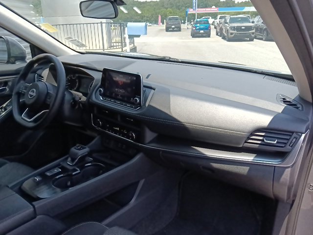 Used 2024 Nissan Rogue SV FWD image 32