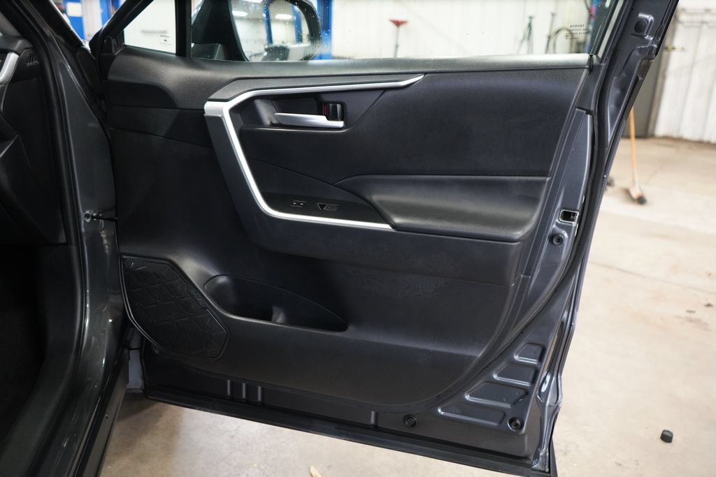 Used 2025 Toyota RAV4 XLE AWD/4WD image 19