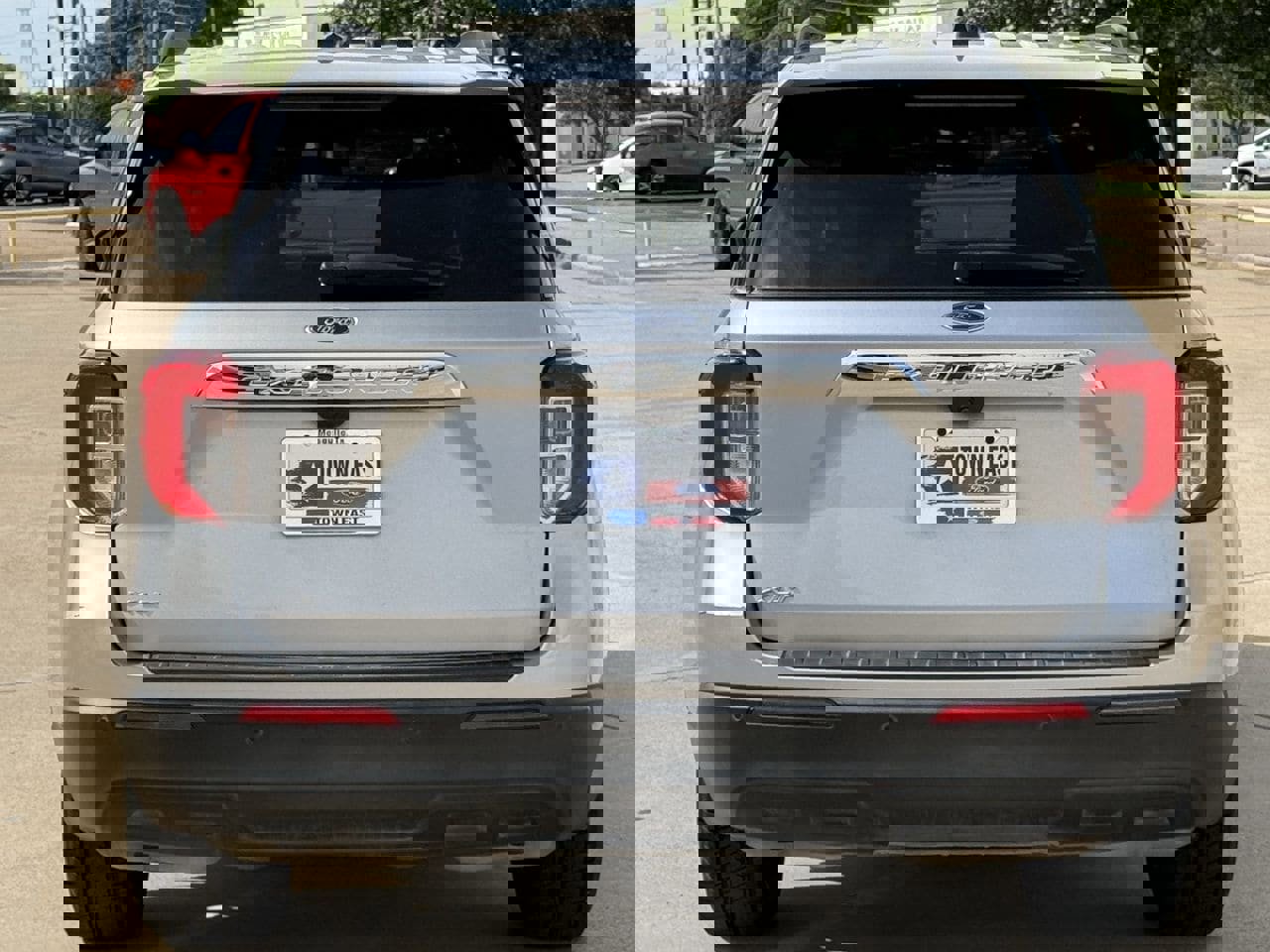 Certified 2023 Ford Explorer XLT RWD image 5