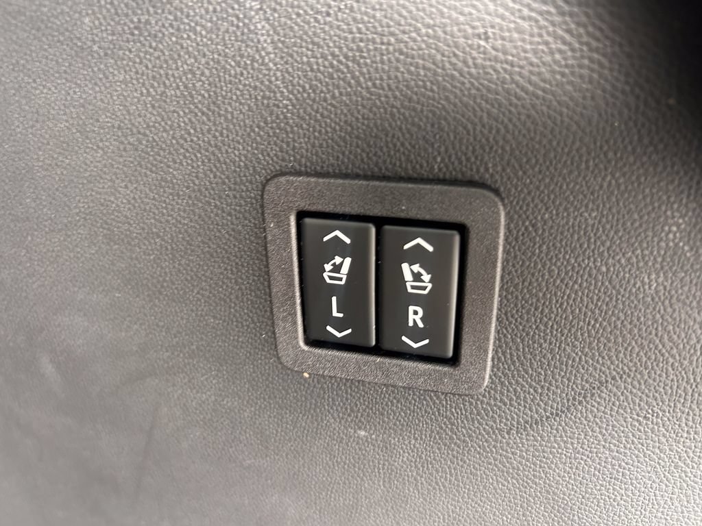 Used 2021 Buick Enclave Premium w/ Sun and Sites Package AWD/4WD image 19