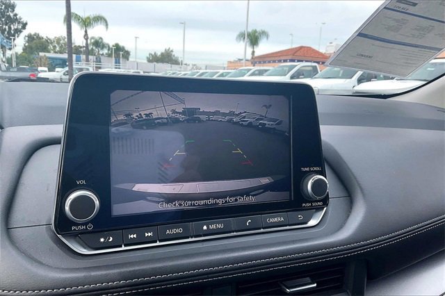 Used 2025 Nissan Rogue SV image 20