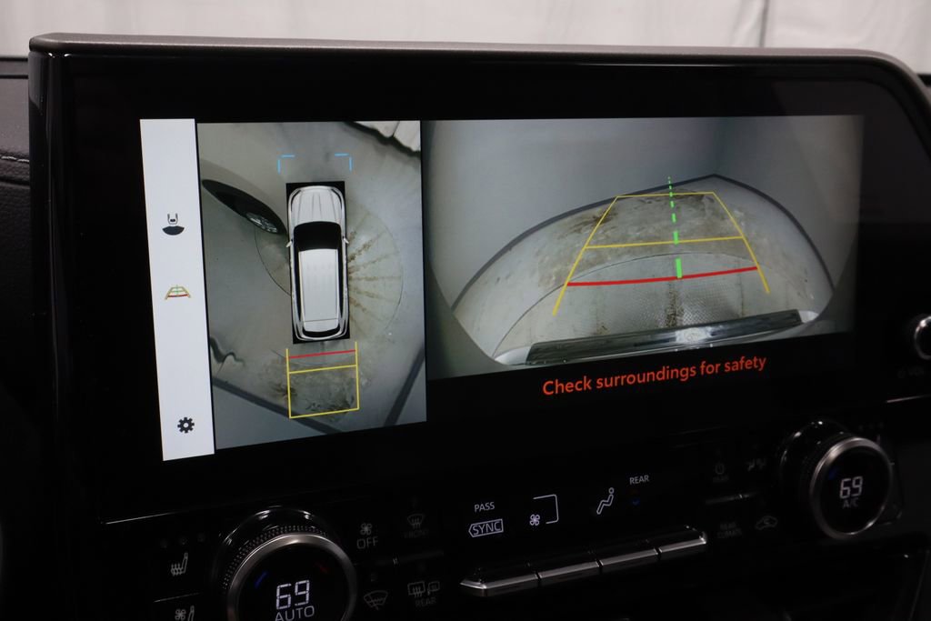 Used 2023 Toyota Highlander Limited image 3