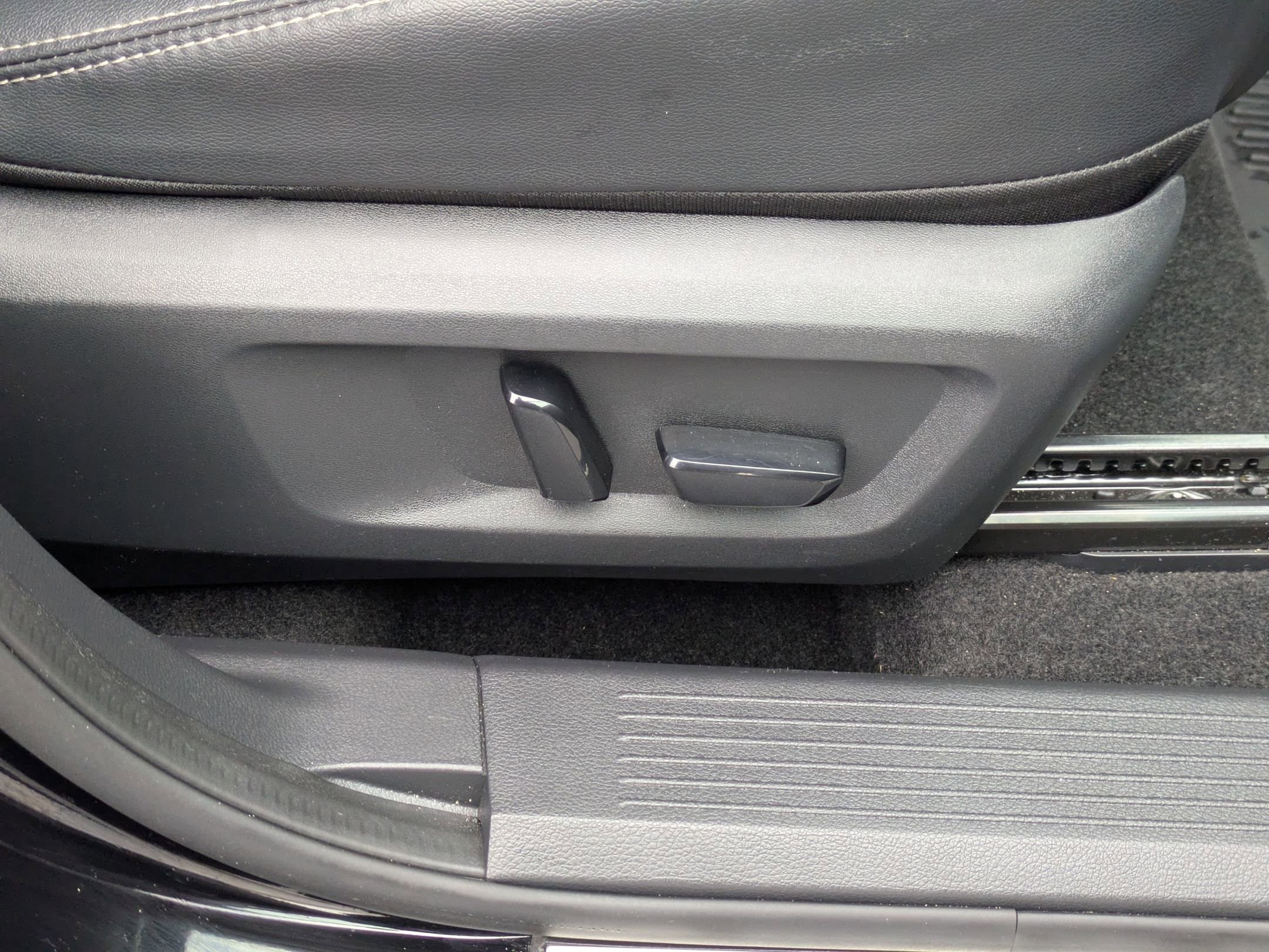 Used 2022 Nissan Rogue SL w/ SL Premium Package image 40