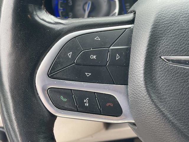 Used 2020 Chrysler Pacifica Touring-L FWD image 38