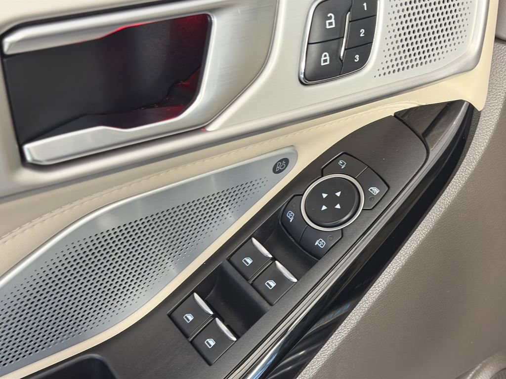 Certified 2021 Ford Explorer Platinum w/ Equipment Group 601A image 25