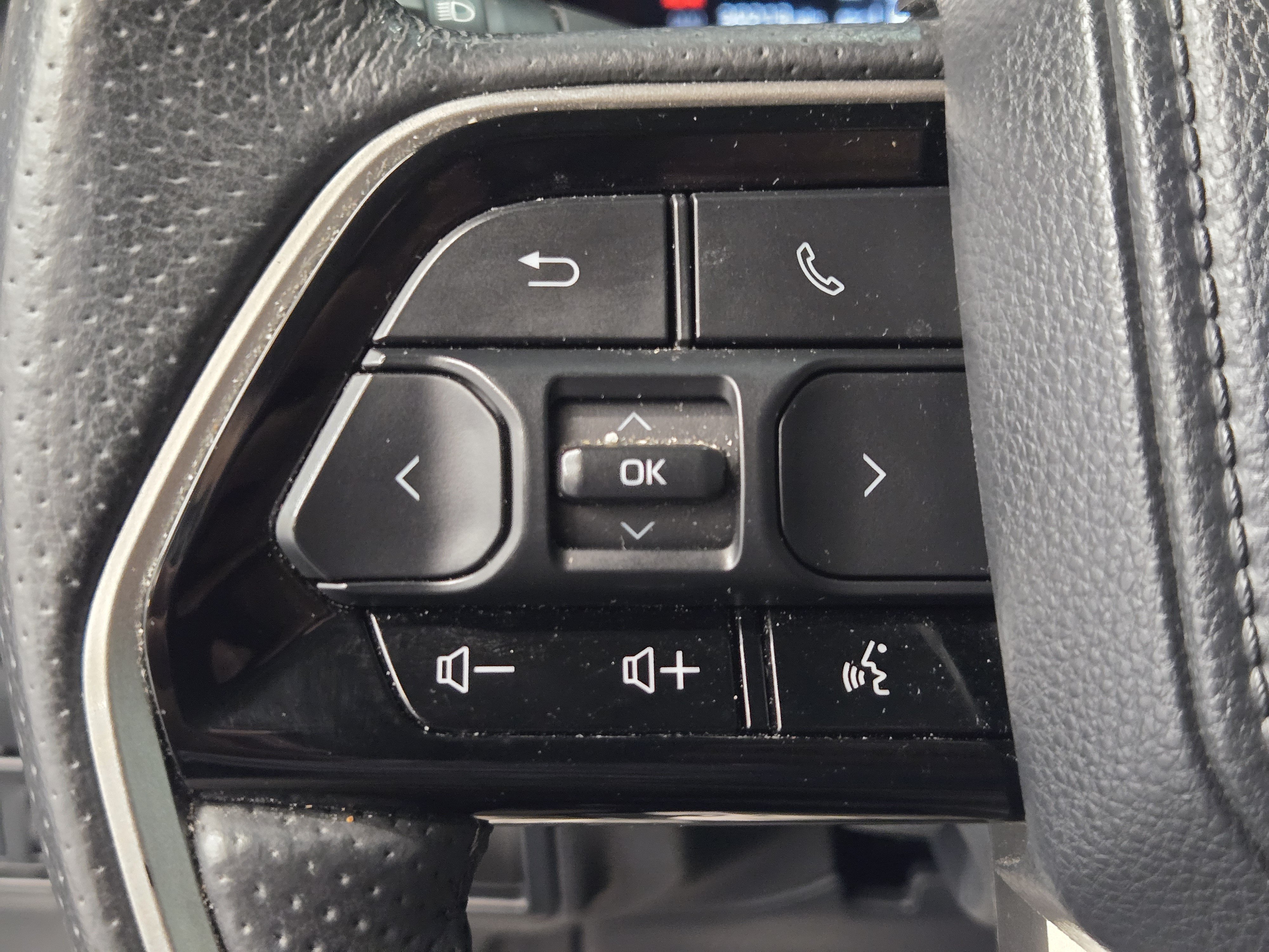 Used 2023 Toyota Tundra Limited w/ Power Package AWD/4WD image 29