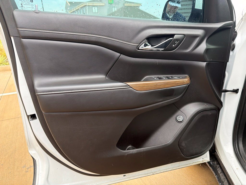 Used 2022 GMC Acadia SLE w/ Driver Convenience Package FWD image 21