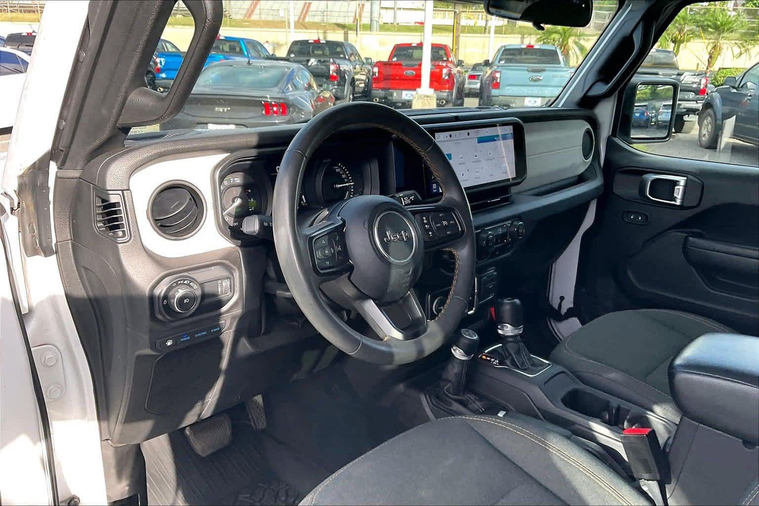 Used 2024 Jeep Wrangler Unlimited w/ Dual Top Group AWD/4WD image 2