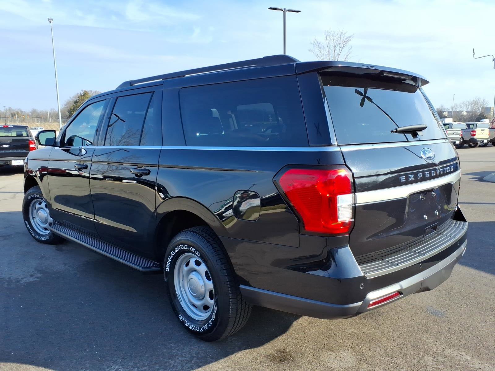 Certified 2023 Ford Expedition Max XL image 3