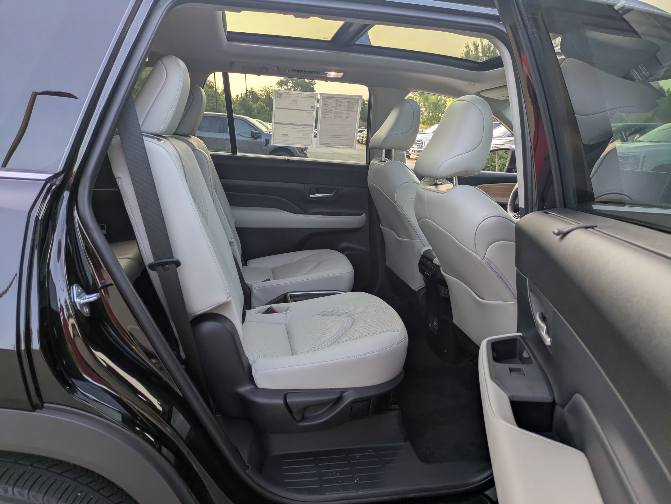 Used 2025 Toyota Grand Highlander AWD image 36