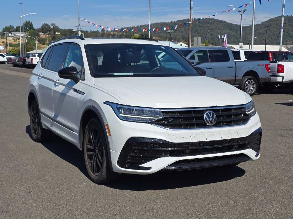 Used 2022 Volkswagen Tiguan SE R-Line FWD image 11