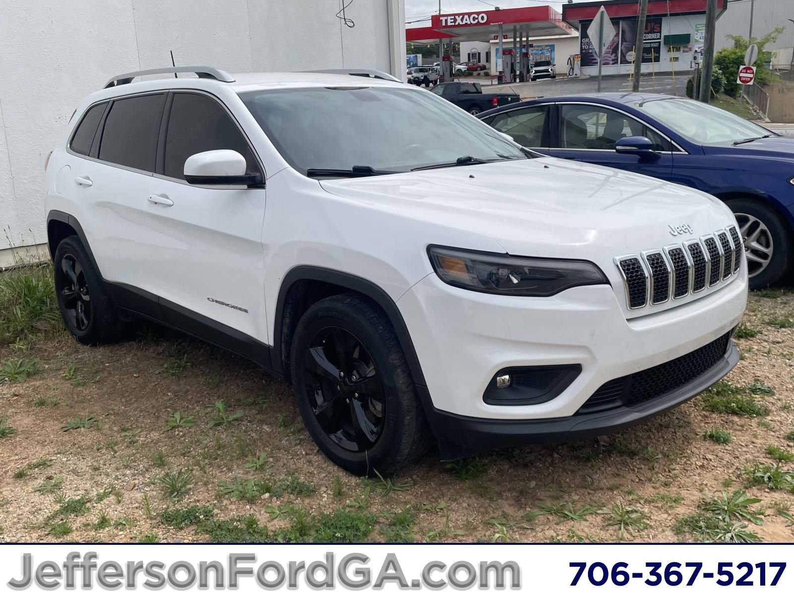 Used 2020 Jeep Cherokee Latitude Plus w/ Cold Weather Group FWD image 1