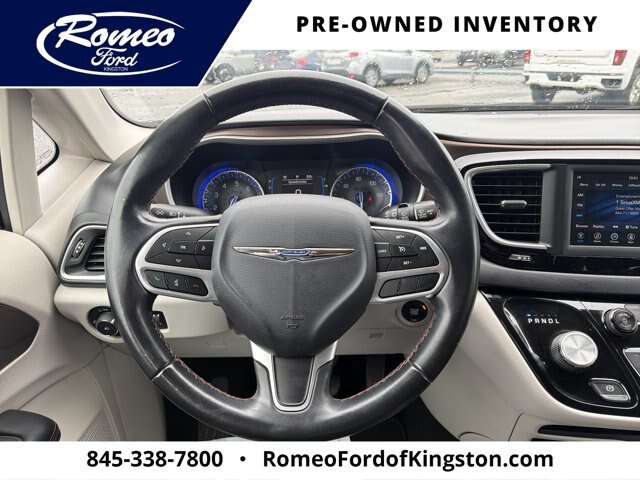 Used 2018 Chrysler Pacifica Touring-L FWD image 13