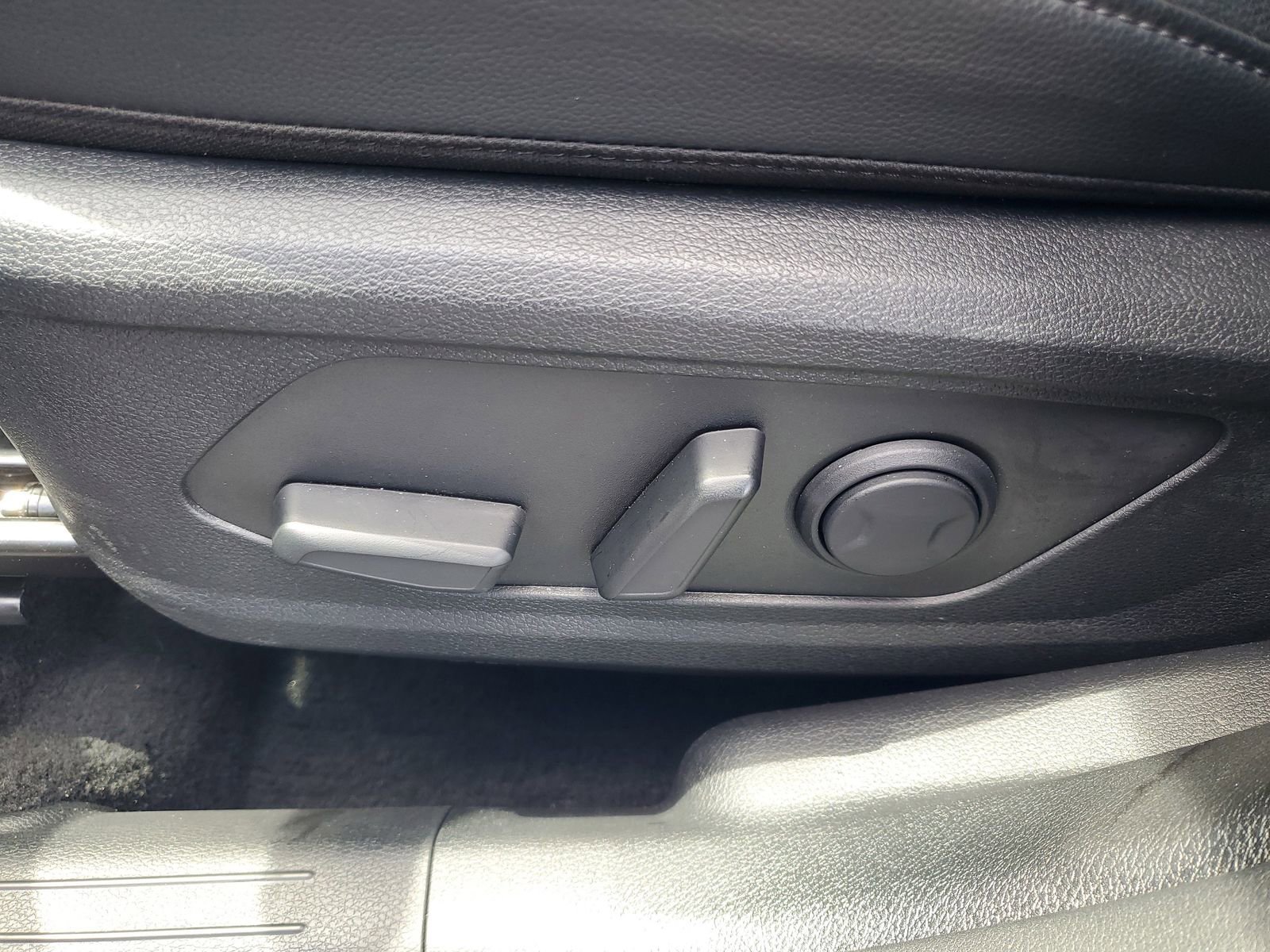 Used 2025 Kia Sportage EX FWD image 17