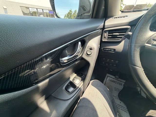 Used 2017 Nissan Rogue SL w/ SL Premium Package AWD/4WD image 34