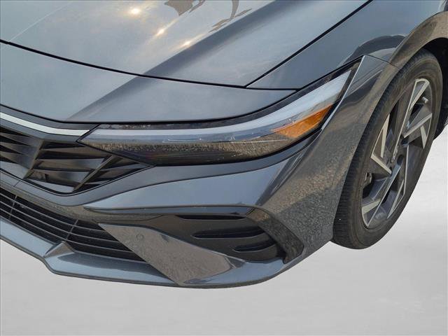 Used 2024 Hyundai Elantra Limited FWD image 12