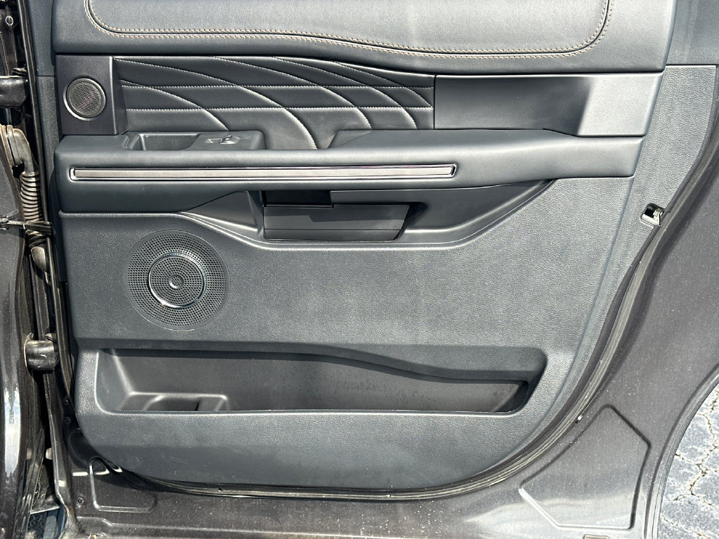 Certified 2022 Ford Expedition Max Platinum RWD image 16