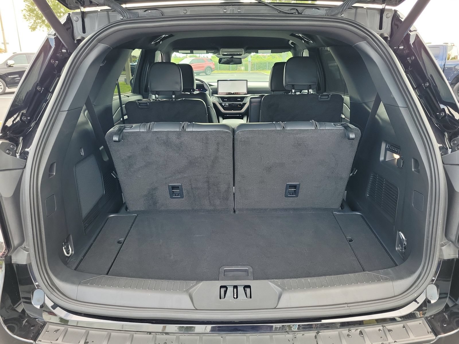 Certified 2025 Ford Explorer ST RWD image 7