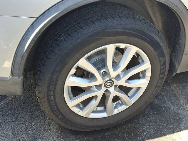 Used 2017 Nissan Rogue SV AWD/4WD image 7