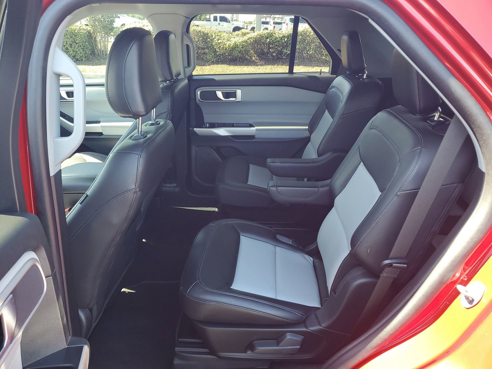 Certified 2024 Ford Explorer XLT w/ Equipment Group 202A RWD image 11