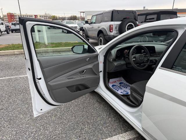Used 2025 Hyundai Elantra SEL image 10