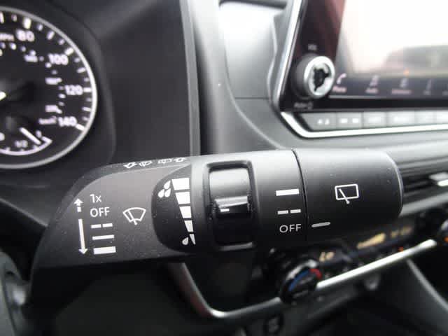 Used 2025 Nissan Rogue SV AWD/4WD image 22