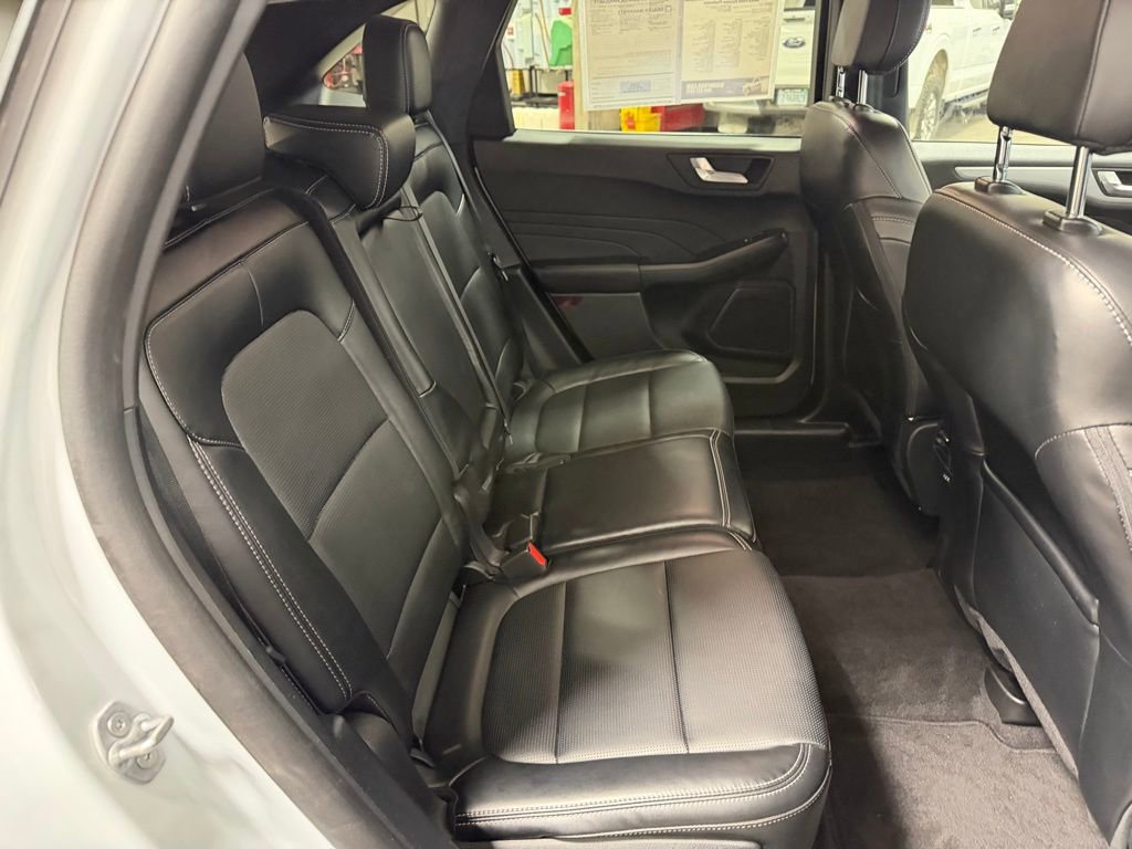 Certified 2025 Ford Escape Platinum AWD/4WD image 10