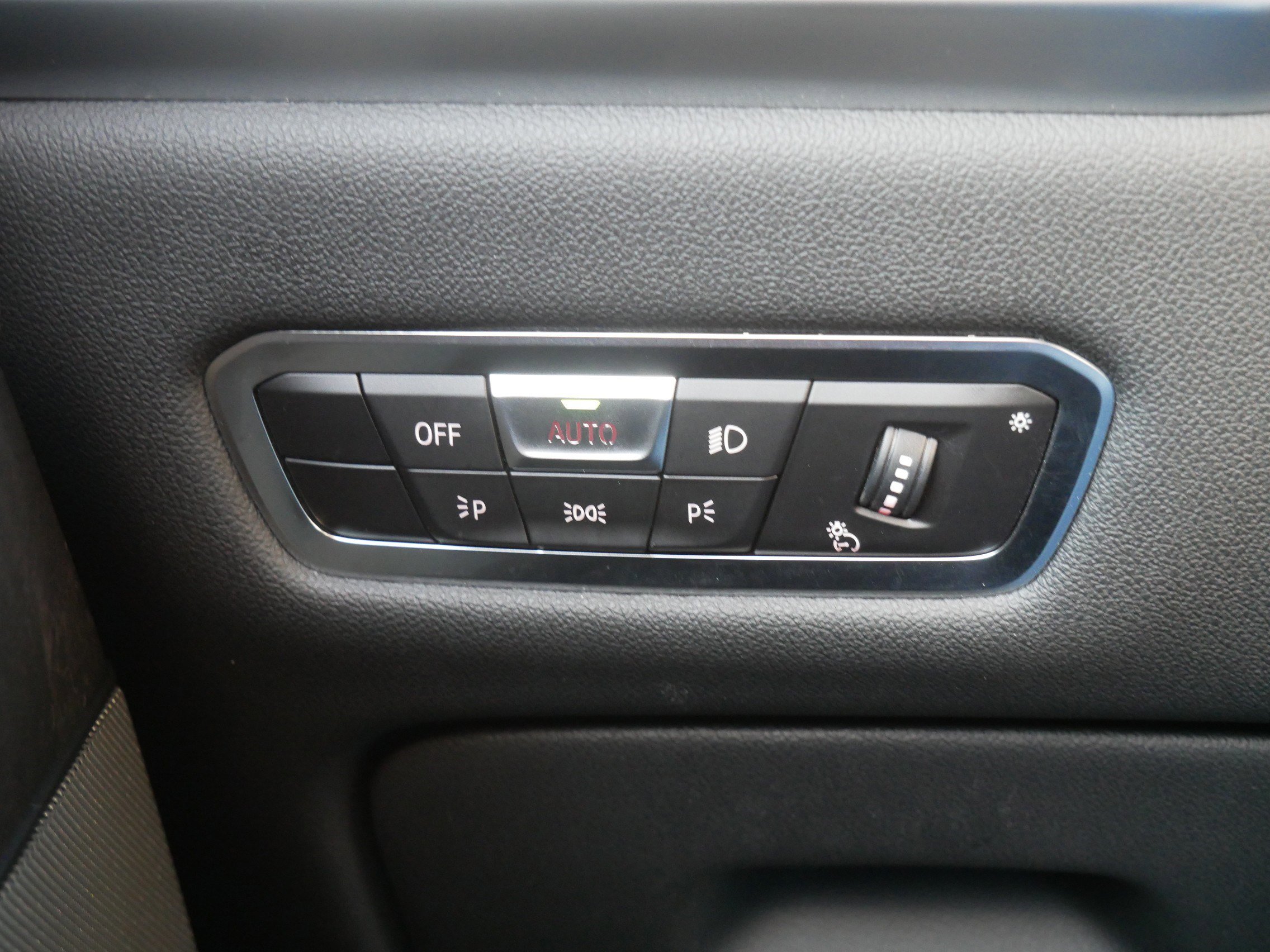 Used 2023 BMW X7 xDrive40i w/ Executive Package image 28