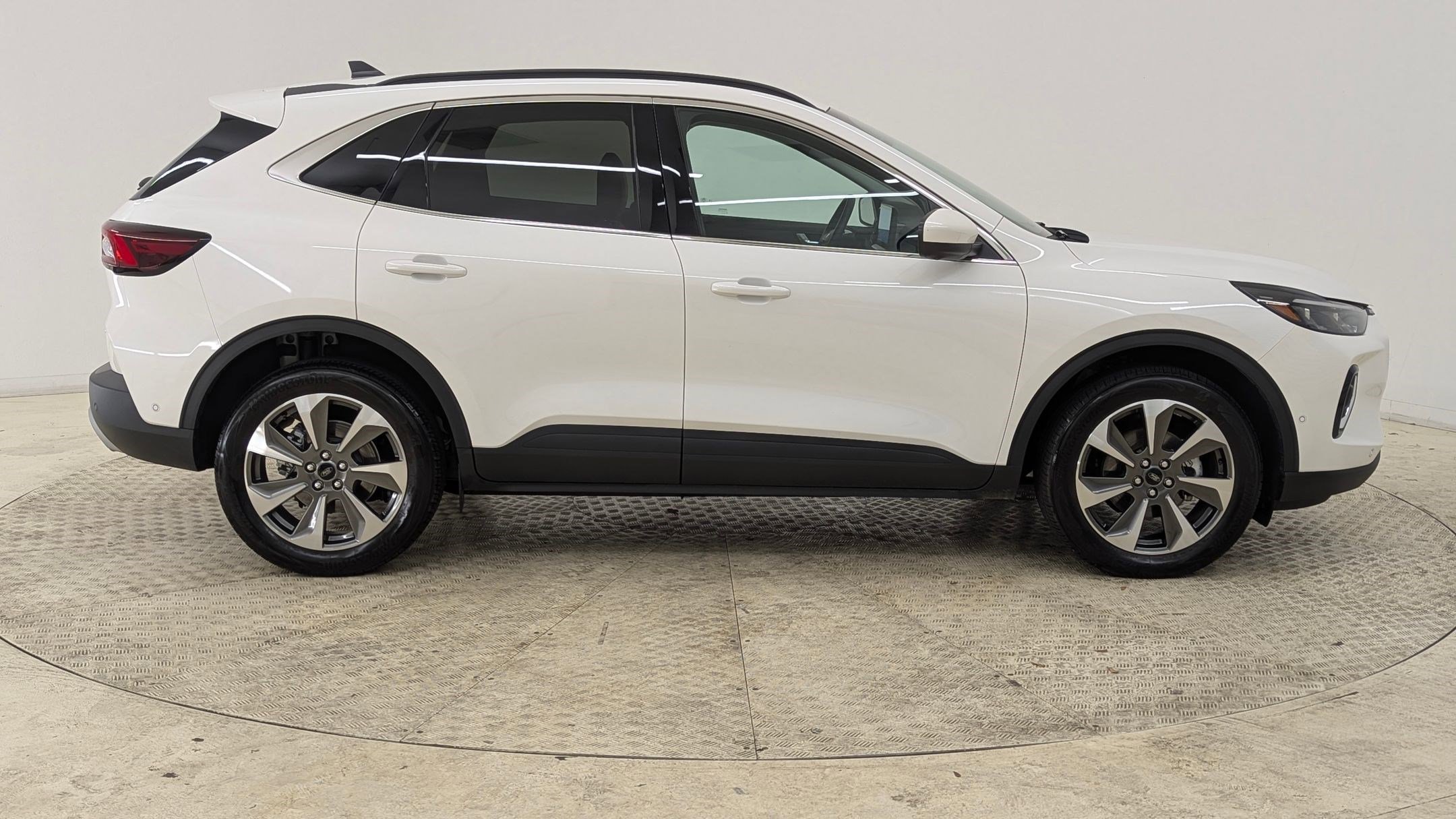 Certified 2023 Ford Escape Platinum w/ Premium Technology Package image 8