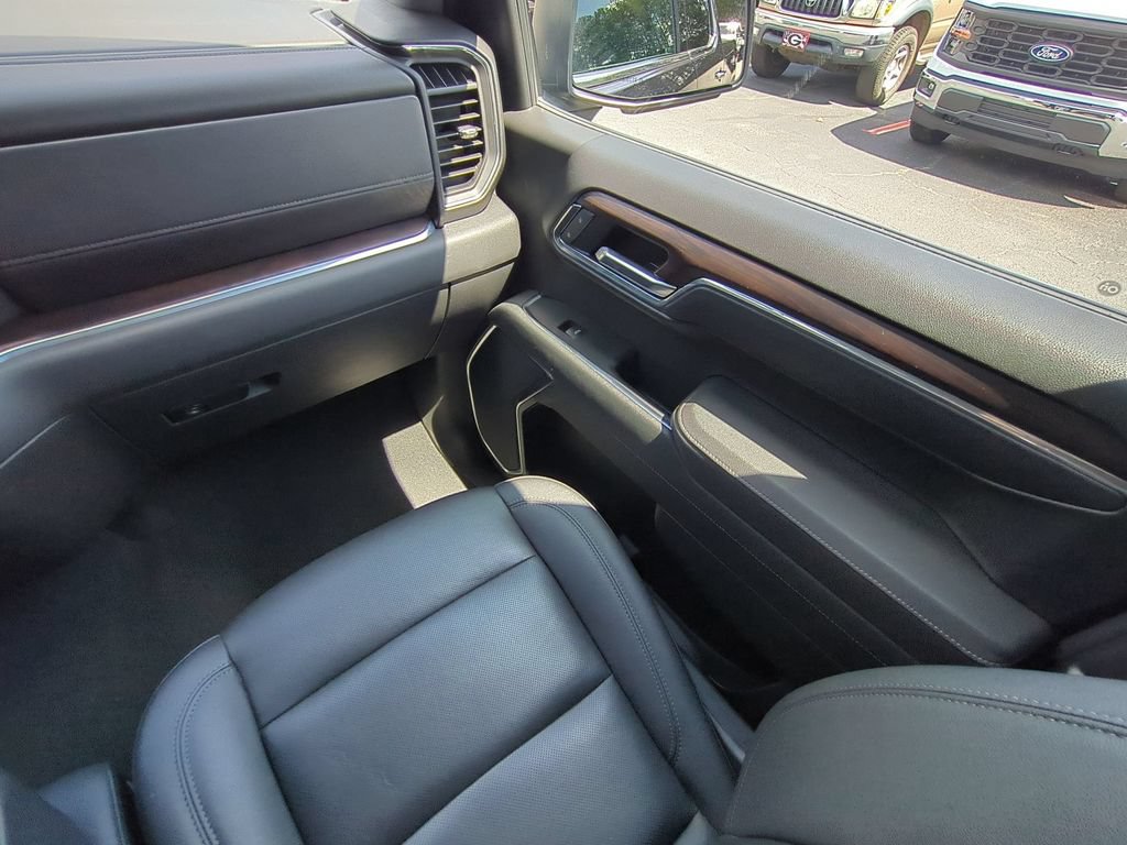Used 2025 GMC Sierra 1500 SLT RWD image 21