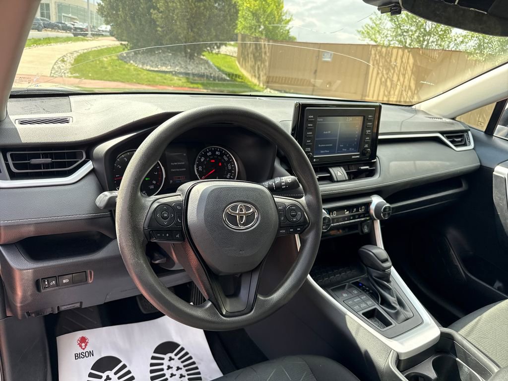 Used 2021 Toyota RAV4 XLE AWD/4WD image 14