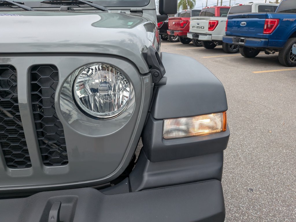 Used 2020 Jeep Gladiator Sport w/ Quick Order Package 24S AWD/4WD image 12