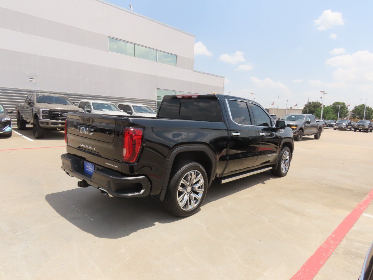Used 2025 GMC Sierra 1500 Denali w/ Denali Reserve Package AWD/4WD image 9